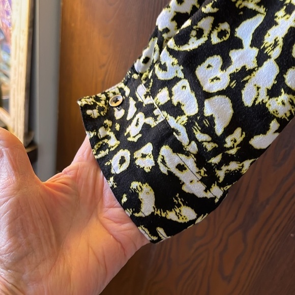 Rock & Republic black/ white outlined in neon green patterned blouse. XXL NWT - Picture 4 of 8